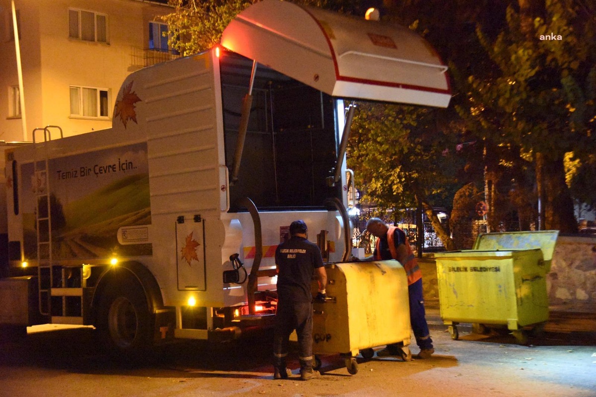 Bilecik Belediyesi Temizlik İşleri Müdürlüğü Gece Boyunca Çalıştı