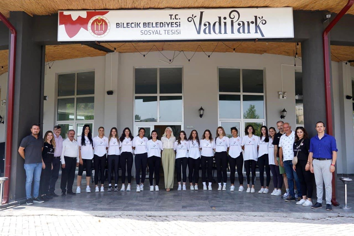Bilecik Belediyesi Spor Kulübü Kadın Voleybol Takımı Sezon Öncesi Bir Araya Geldi