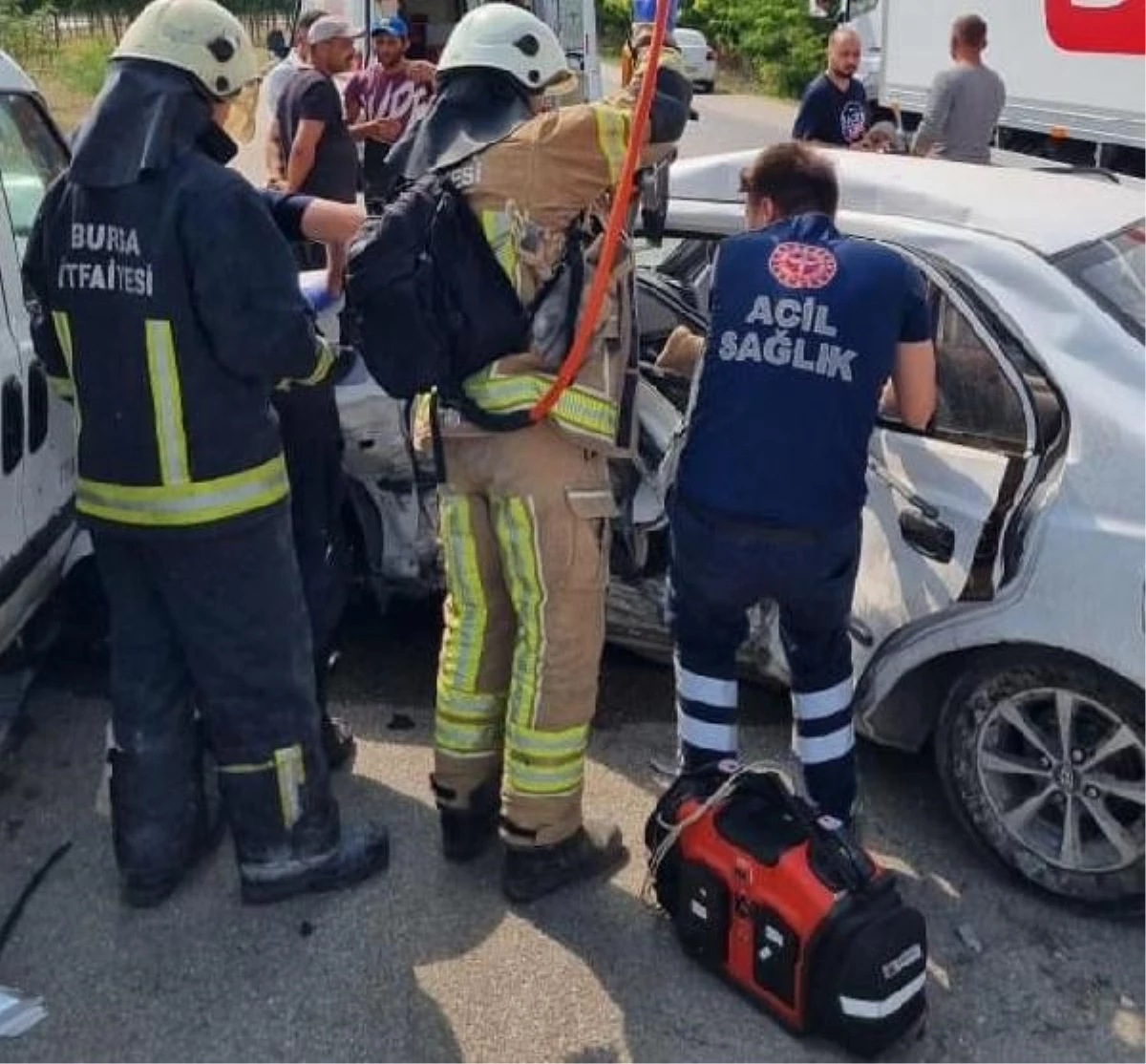 Bursa\'da Korkunç Kaza: 2 Ölü, 1 Yaralı