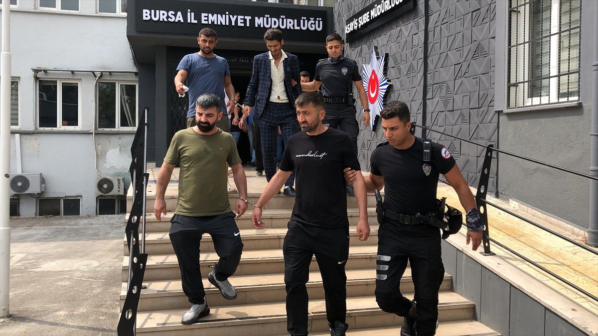 Bursa\'da 21 Hükümlü Şafak Operasyonuyla Yakalandı