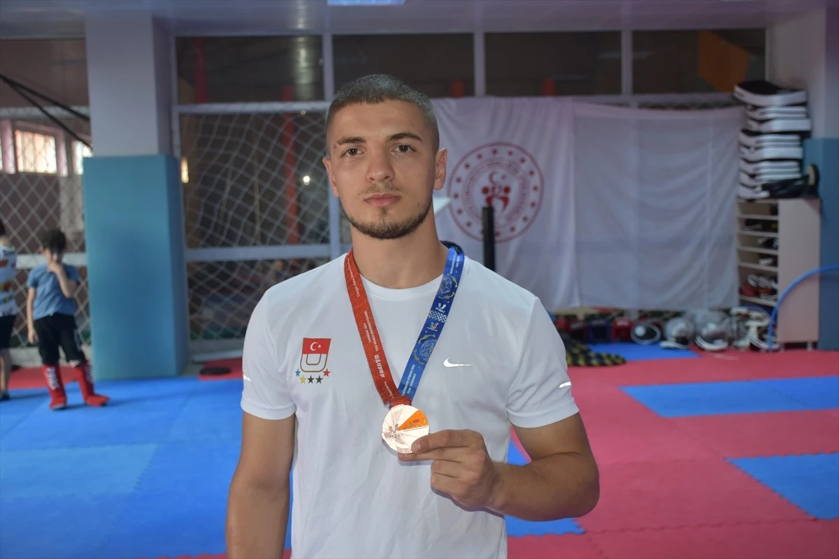 Trabzonlu Wushu Sporcusu Nusret Kayhan Altunkaya, Çin\'deki Yaz Oyunları\'ndan Bronz Madalya İle Döndü