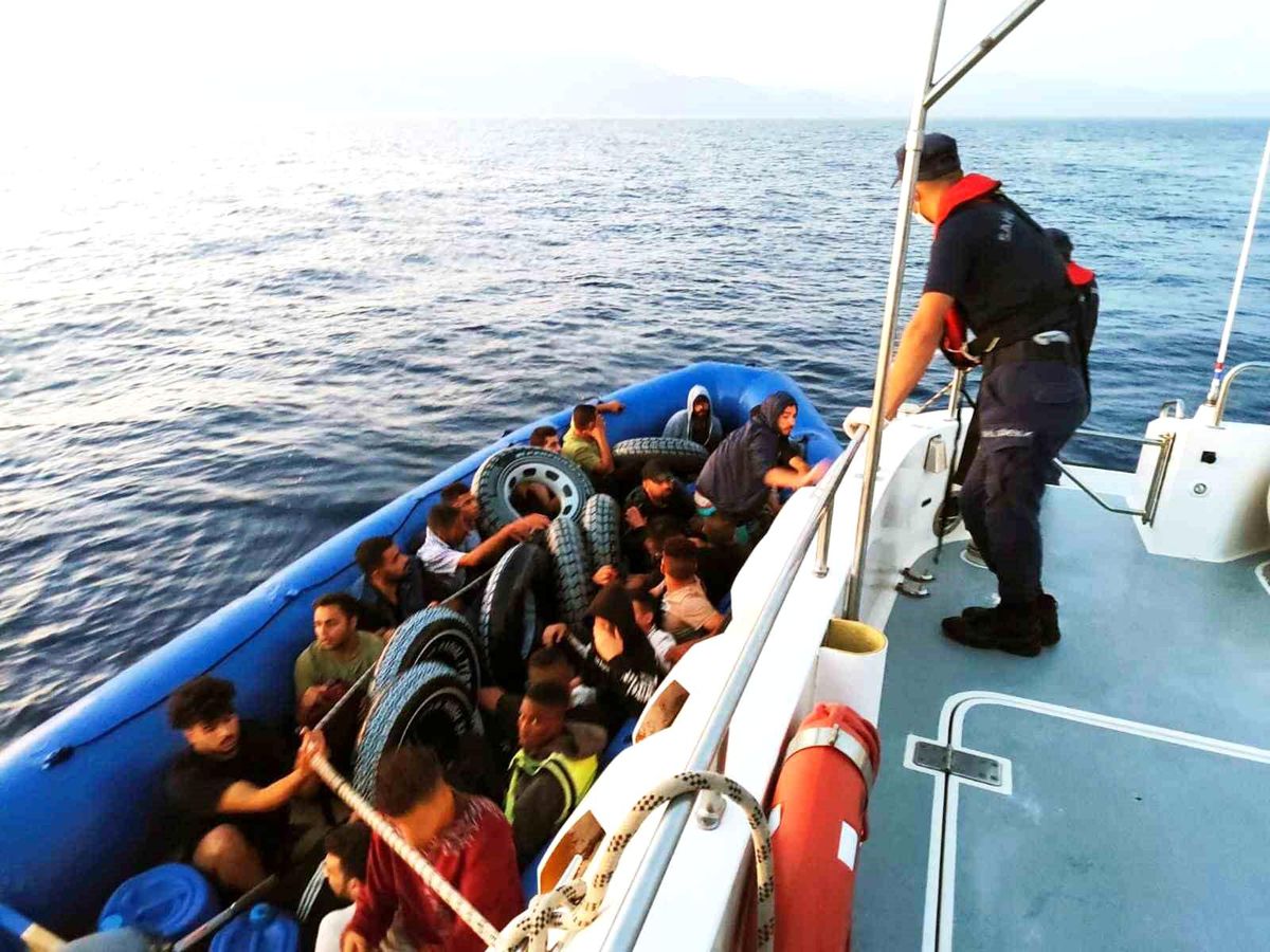 Muğla\'nın Datça ilçesinde 37 düzensiz göçmen yakalandı