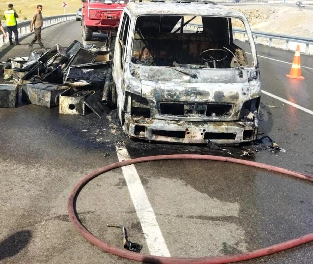 Konya-Antalya Karayolu\'nda Kamyon Yangını