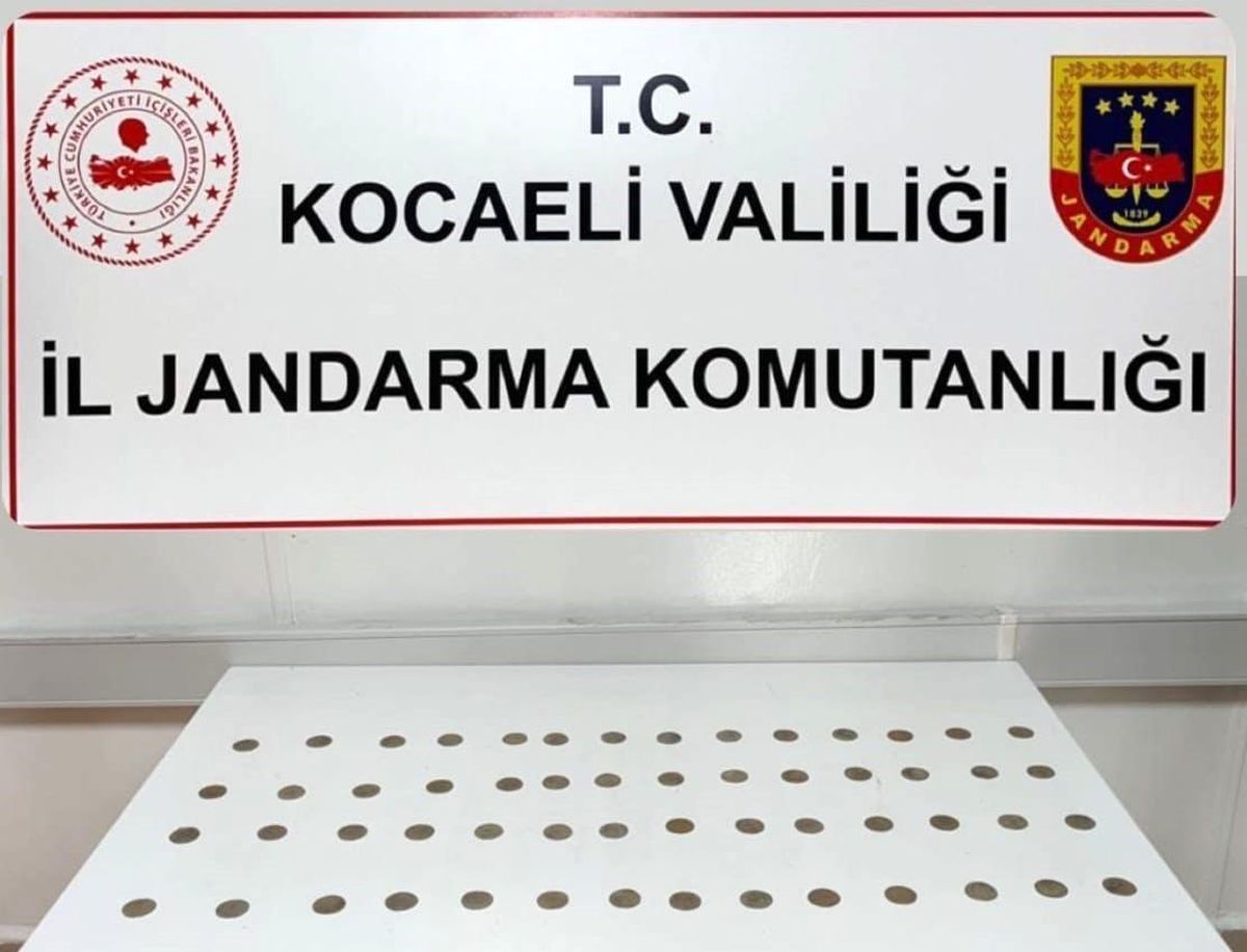 Gebze\'de Tarihi Eser Kaçakçılığı Operasyonu: Çok Sayıda Sikke Ele Geçirildi