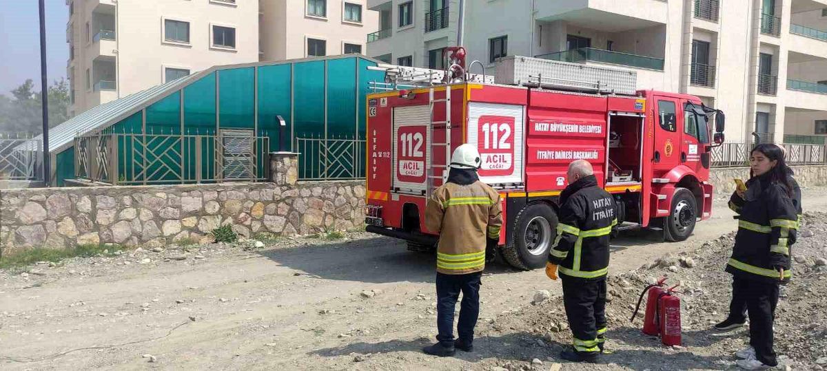 Hatay\'ın Dörtyol ilçesinde elektrik trafosunda yangın çıktı