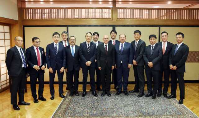 Hazine ve Maliye Bakanı Mehmet Şimşek, Japonya'nın Ankara Büyükelçisi ve Japon şirket yöneticileriyle bir araya geldi Hazine ve Maliye Bakanı Mehmet Şimşek, Japonya'nın Ankara Büyükelçisi ve Japon şirket yöneticileriyle bir araya geldi