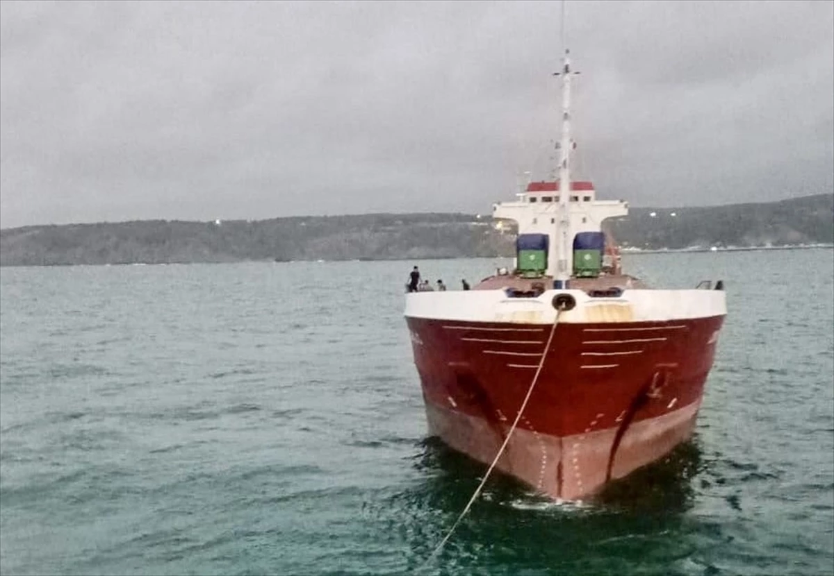 İstanbul\'dan Rusya\'ya seyir halindeyken arızalanan Moğolistan bandıralı genel kargo gemisi Büyükdere\'ye demirletildi