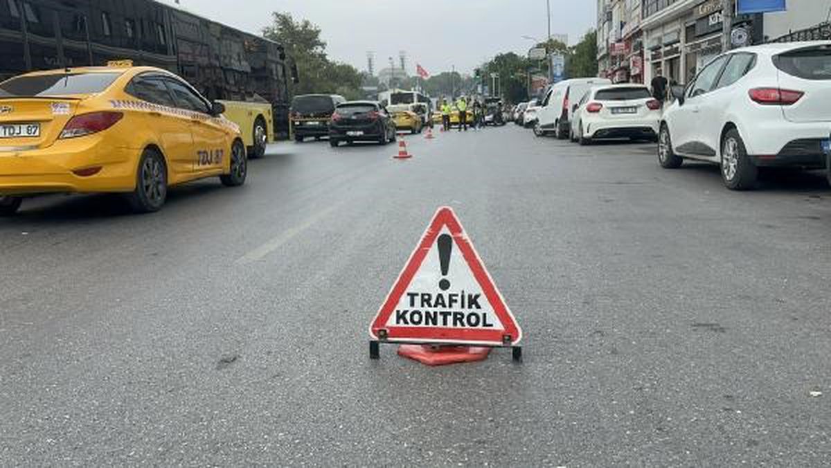 Kadıköy\'de Taksilere Emniyet Kemeri Denetimi