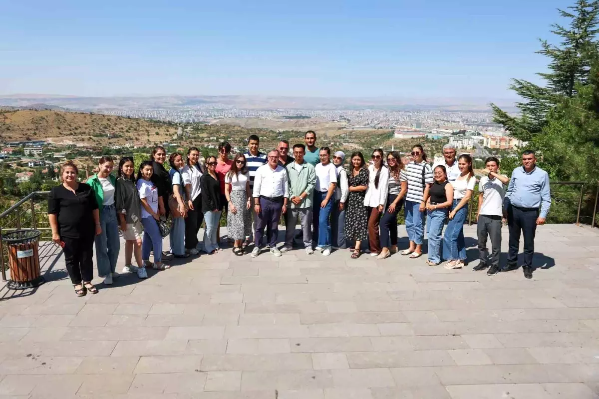 Kırgızistanlı Öğrenciler Hacılar'ı Ziyaret Etti