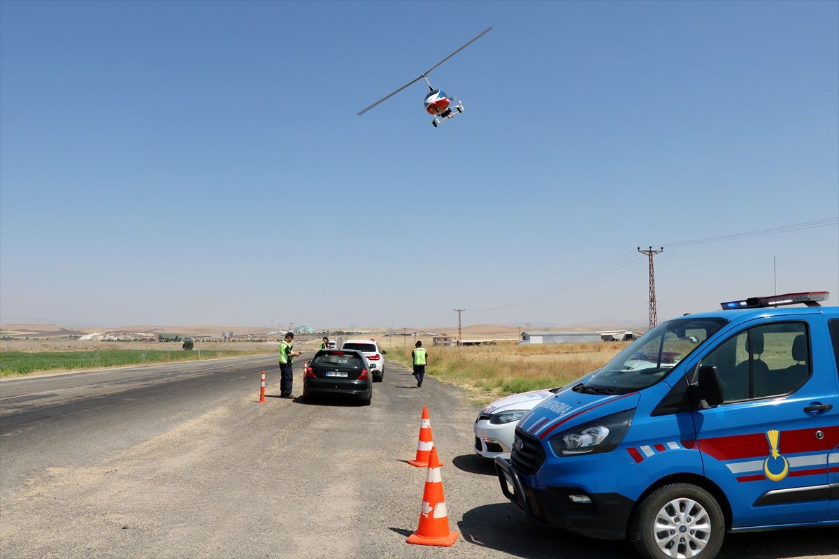 Kırşehir İl Jandarma Komutanlığı, hava aracı ile trafik denetimi gerçekleştirdi