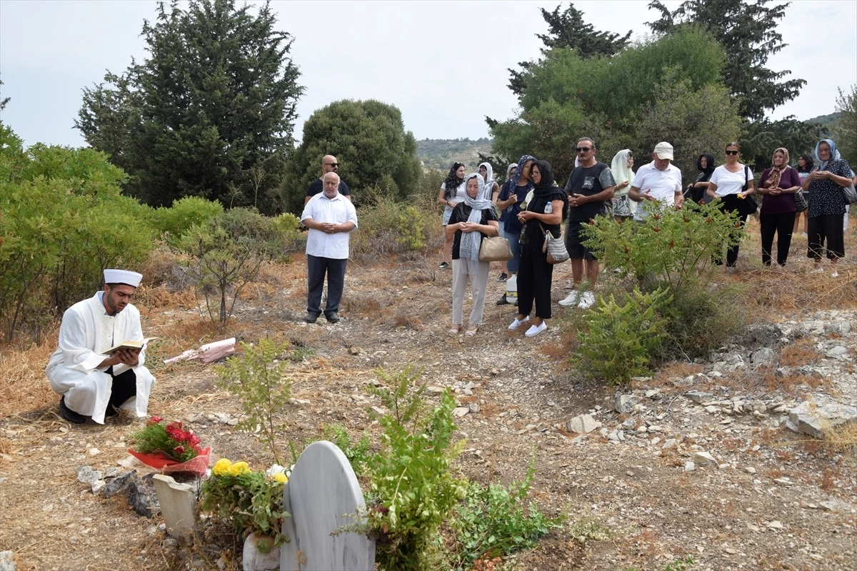 KKTC\'de Ayyannili Türkler, 49 yıl sonra doğdukları topraklarda şehitlerini andı