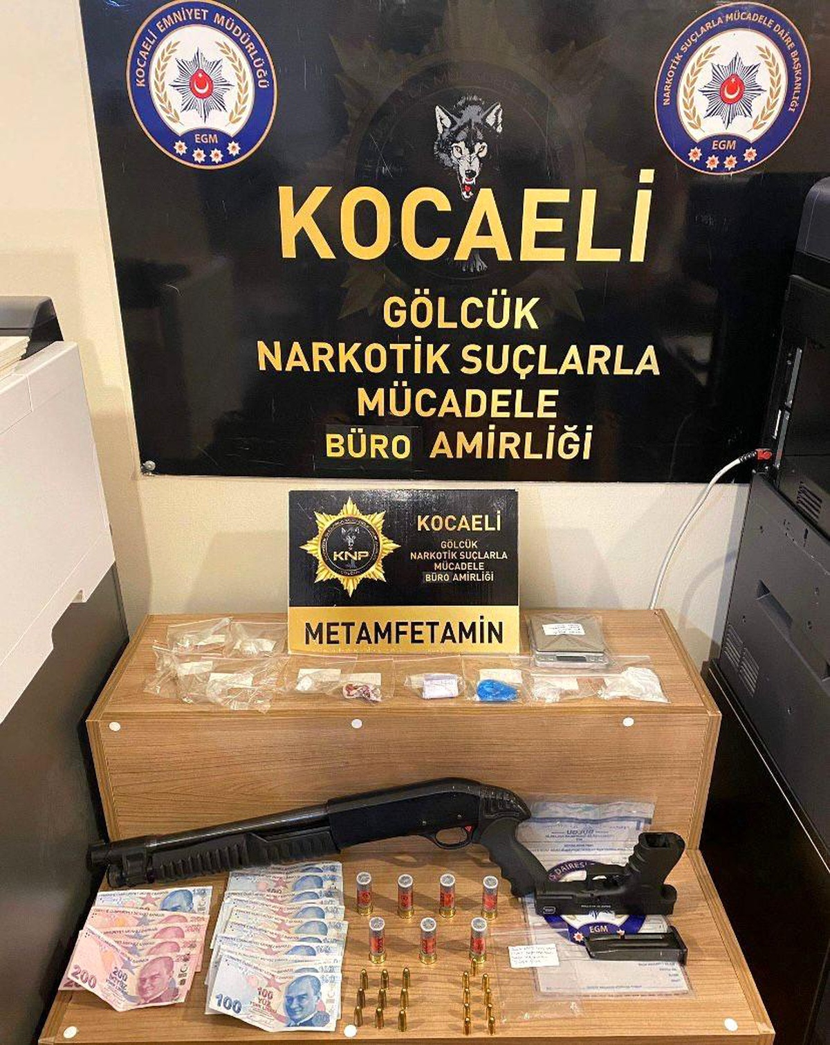 Gölcük ve Körfez\'de Narkotik Operasyonu: 9 Gözaltı