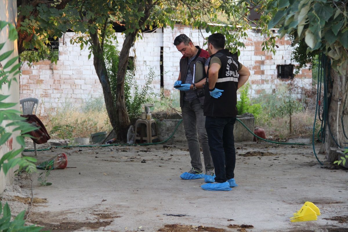 Manisa\'da bağ evinde çıkan kavgada silahla yaralanan kişi hastaneye kaldırıldı