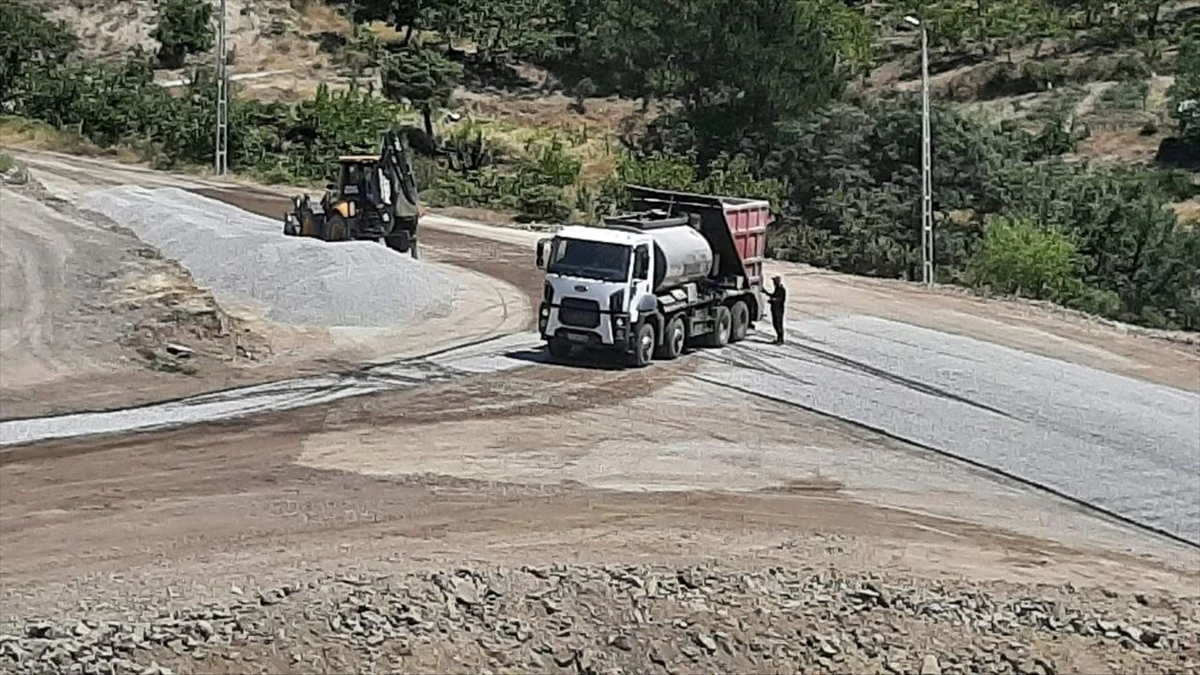 Oğuzlar Belediyesi, TOKİ ve Oğuzlar Devlet Hastanesi yolunu asfaltladı
