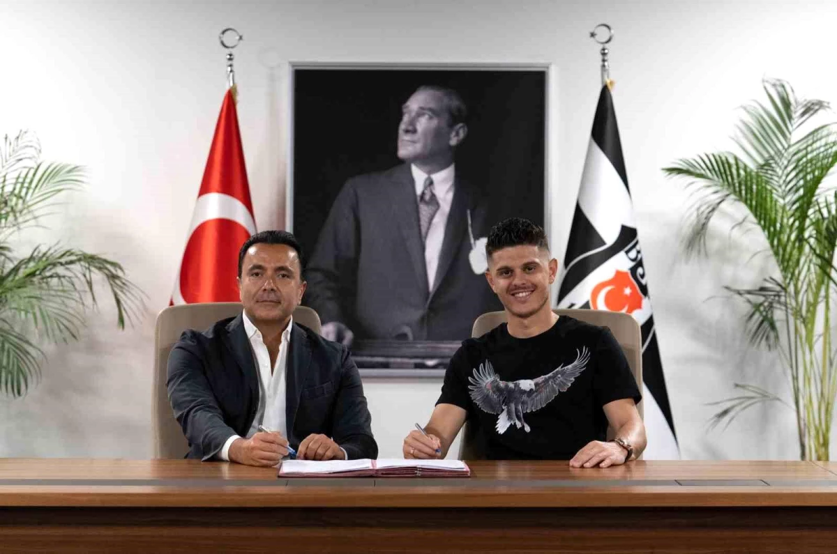 Beşiktaş: "Profesyonel futbolcu Milot Rashica transferi konusunda kulübü ve kendisi ile anlaşmaya varılmıştır.