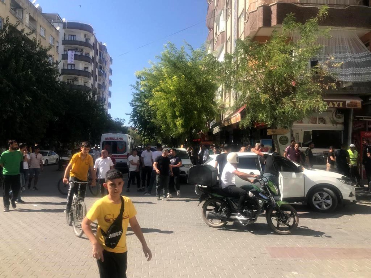 Siirt\'te alacak-verecek meselesi yüzünden çıkan kavgada 1 kişi yaralandı
