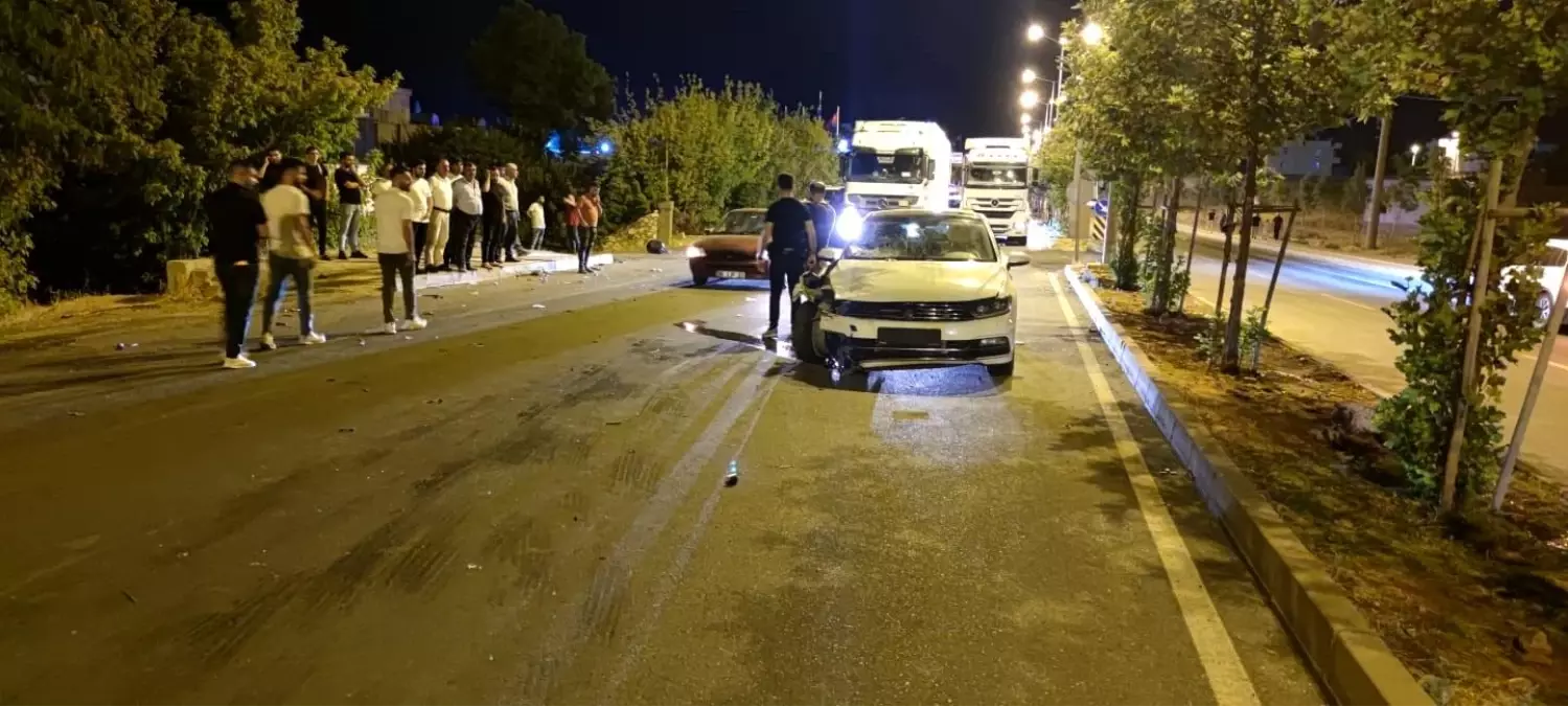 Diyarbakır\'da Elektrikli Bisiklet Sürücüsü Otomobilin Çarpması Sonucu Ağır Yaralandı