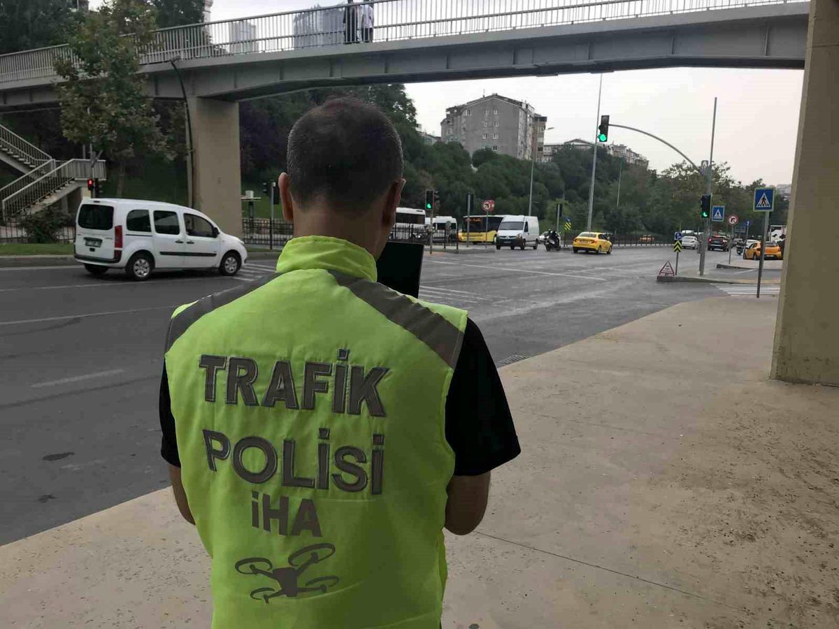 Şişli\'de Dron Destekli Trafik Denetimi: 8 Sürücüye 7 Bin 608 TL Cezai İşlem