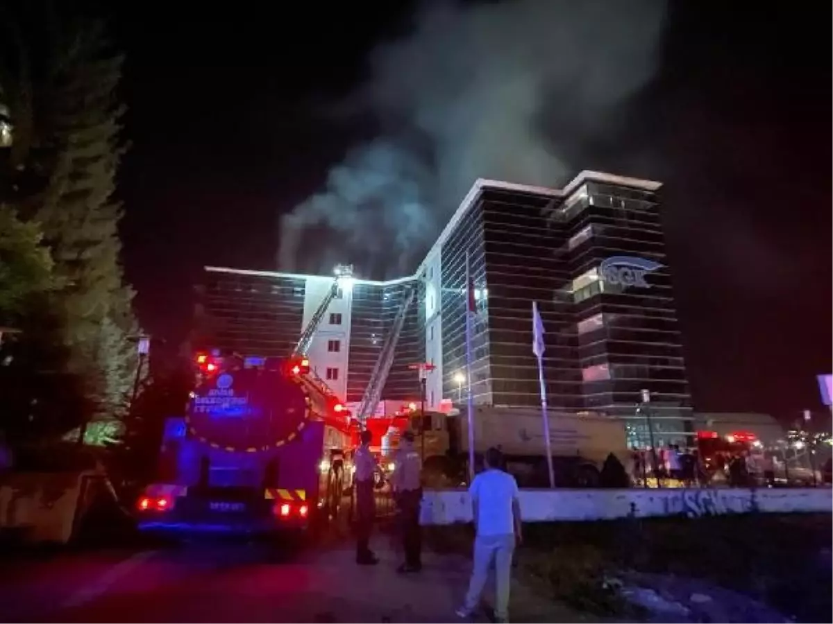 SGK İl Müdürlüğü binasında çıkan yangın kontrol altına alındı