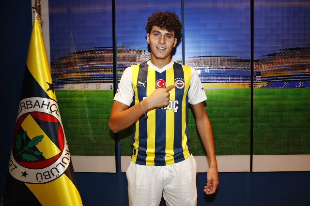 Son Dakika: Fenerbahçe, 2003 doğumlu Omar Fayed'i 4 yıllığına kadrosuna kattı