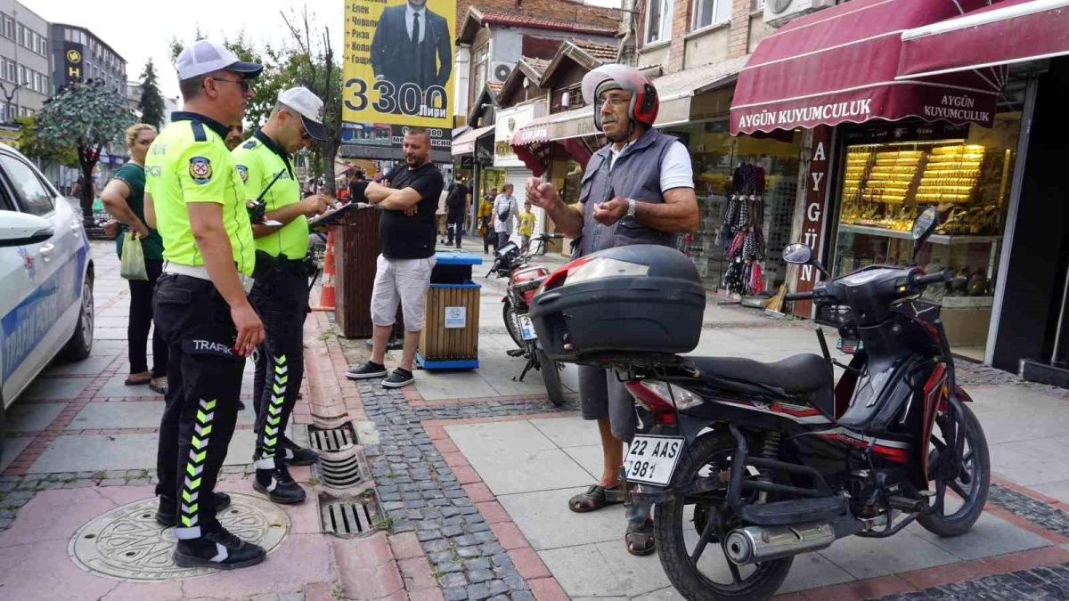 Edirne\'de Saraçlar Caddesi\'nde Motosiklet Uygulaması