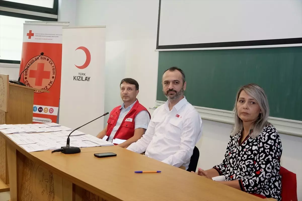 Türk Kızılay, Bosna Hersek\'te yetim çocuklara yardımda bulundu