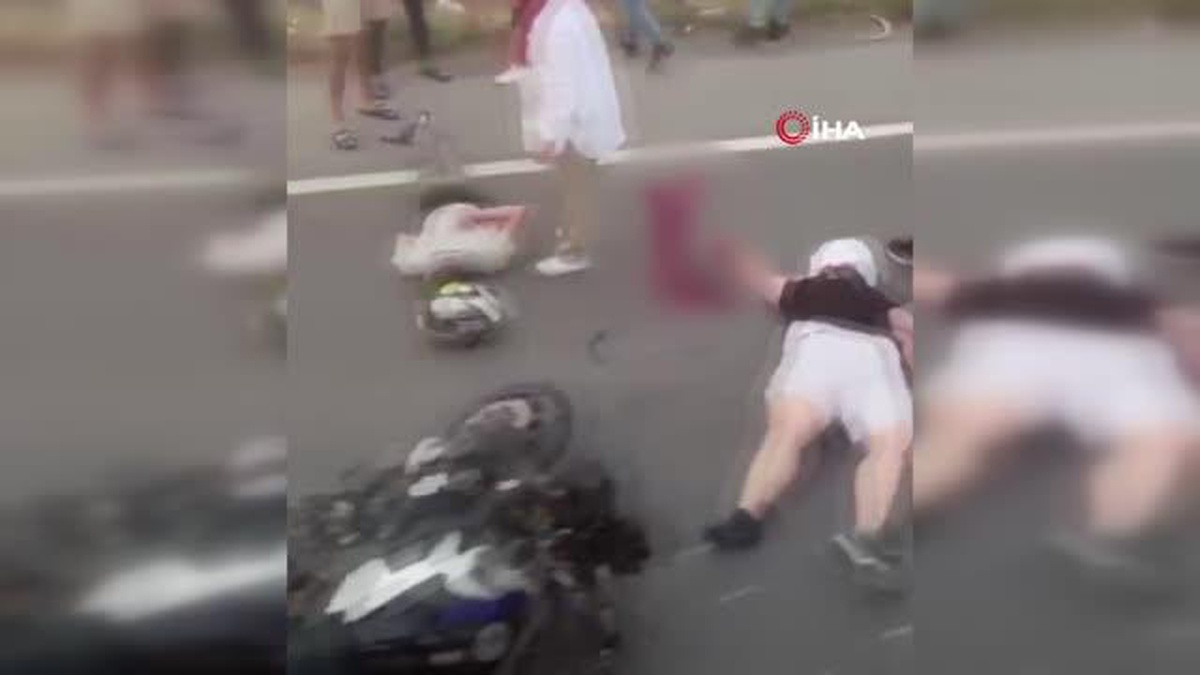 Yalova\'da motosiklet servis midibüsüne çarptı: 1 ölü, 1 yaralı