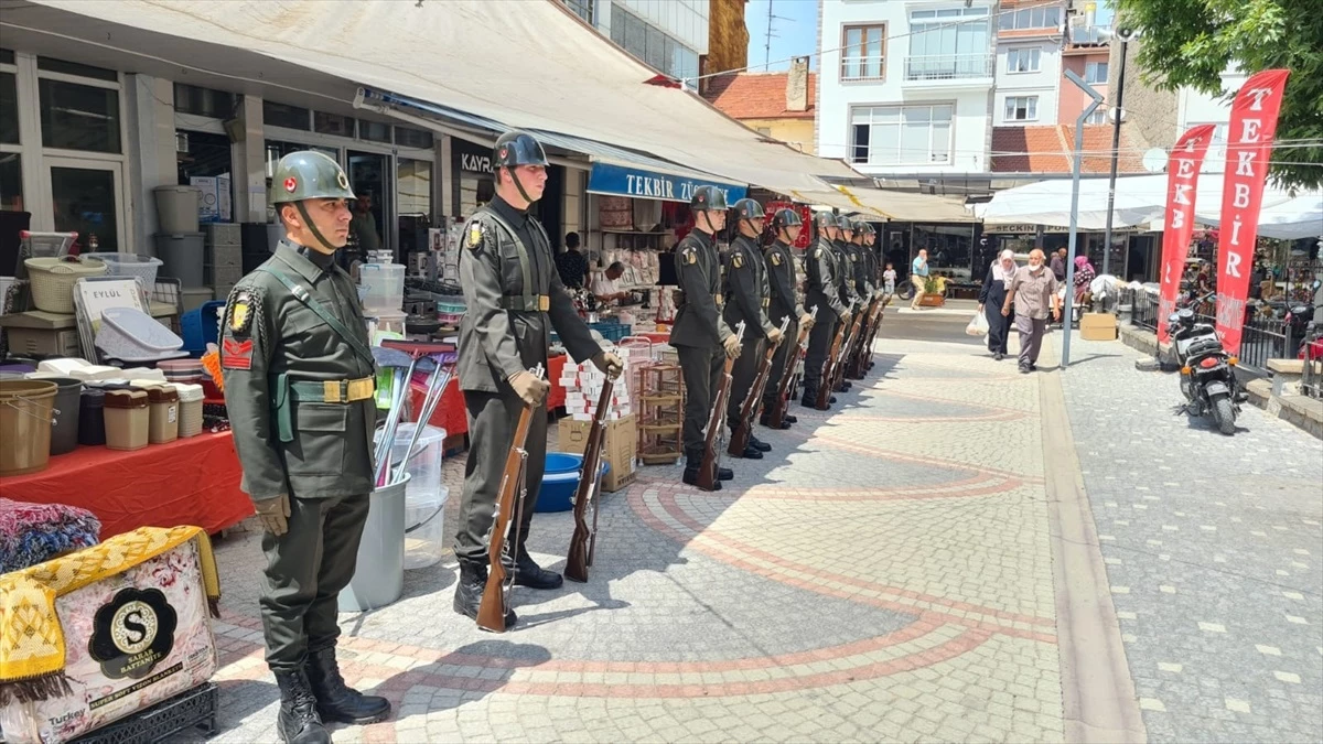 Afyonkarahisar\'da tedavi gördüğü hastanede vefat eden gazi son yolculuğuna uğurlandı