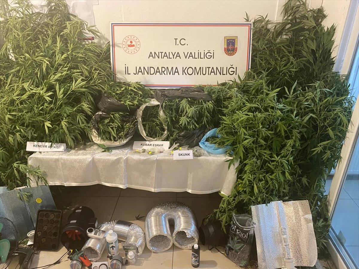 Antalya\'da Uyuşturucu Operasyonu: 4 Şüpheli Gözaltına Alındı