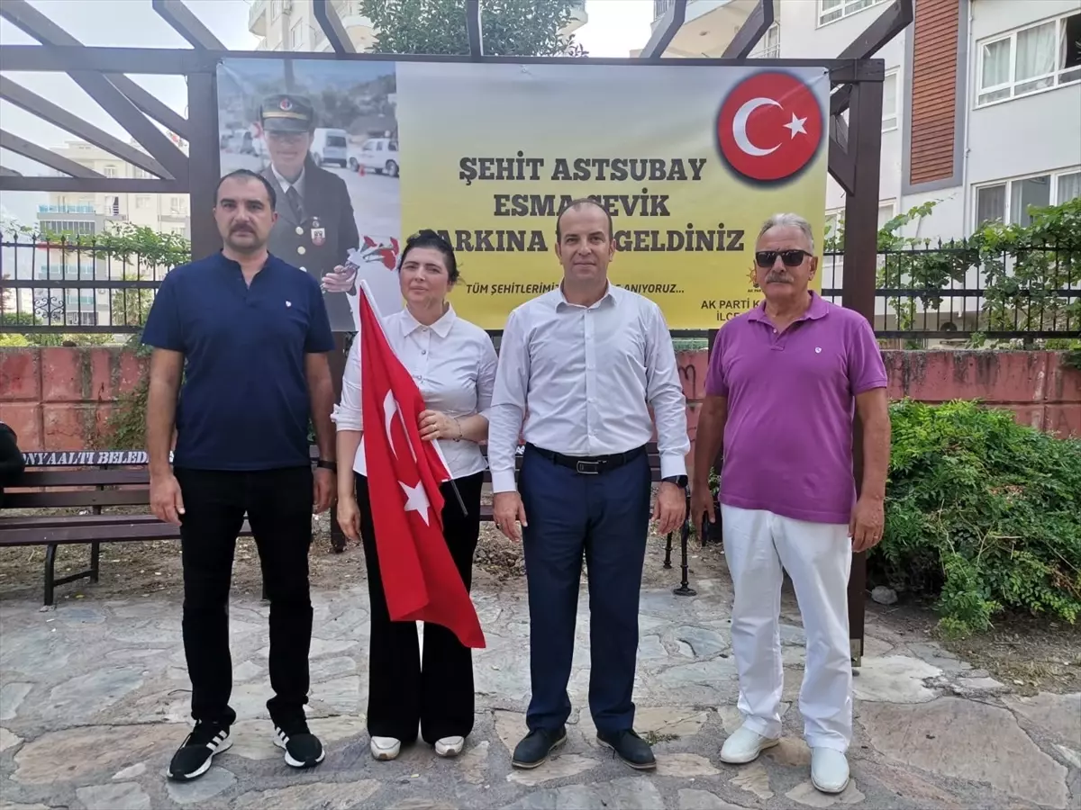 Antalya\'nın Konyaaltı ilçesinde şehit adı verilen parka isim tabelasının asılmadığı iddiası