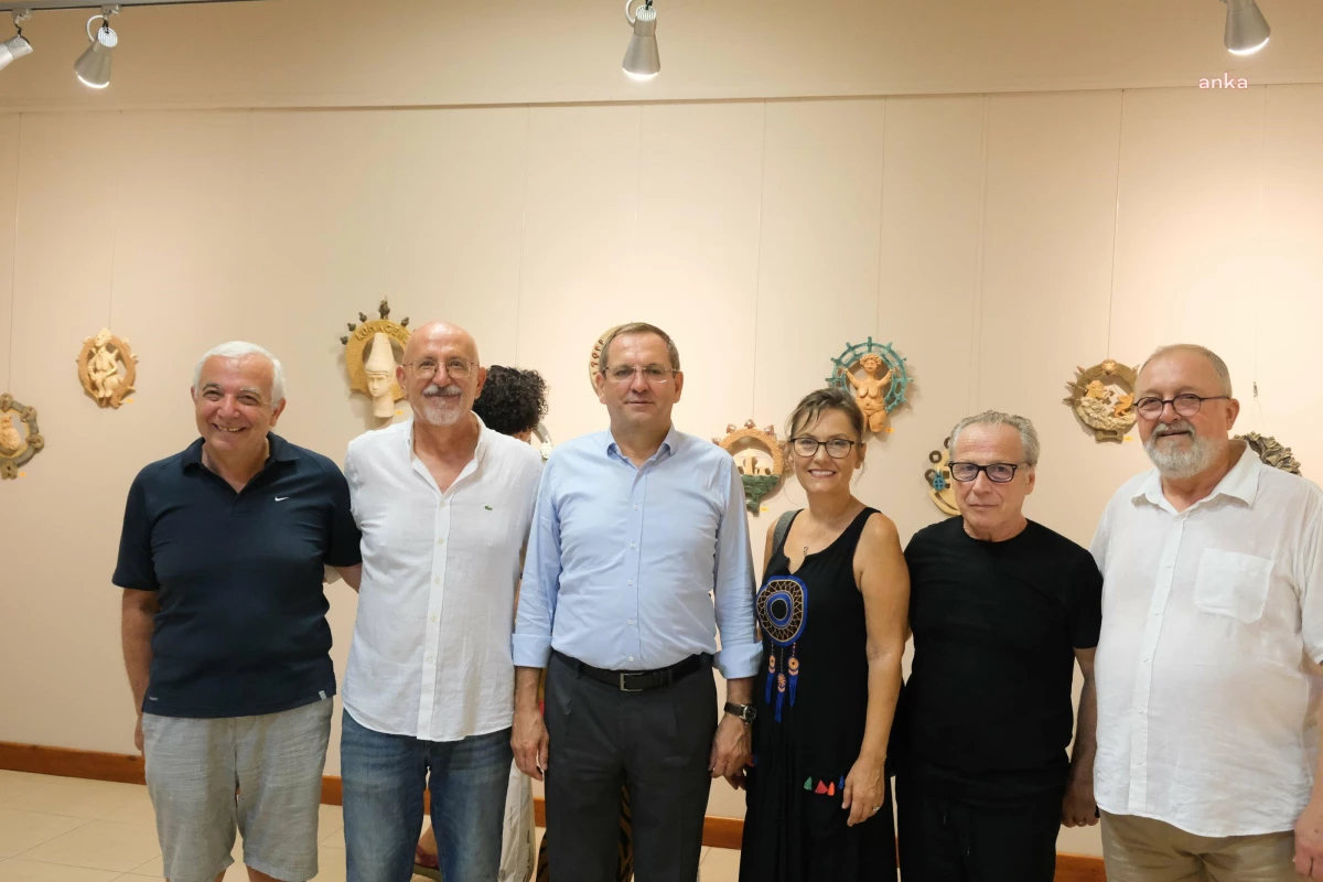 Ayvalık Belediyesi Orhan Peker Sanat Galerisi\'nde Üç Sanatçının Eserleri Sergileniyor
