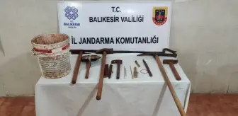 Balıkesir Savaştepe'de Kaçak Kazı Operasyonu: 2 Şüpheli Yakalandı