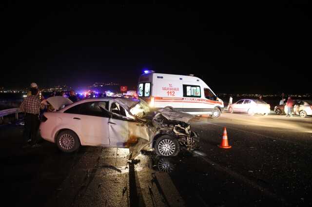 Bingöl karayolunda zincirleme kaza: 3 ölü, 8 yaralı Bingöl karayolunda zincirleme kaza: 3 ölü, 8 yaralı