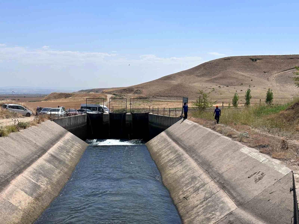 Diyarbakır\'da sulama kanalına giren genç için arama çalışmaları başlatıldı