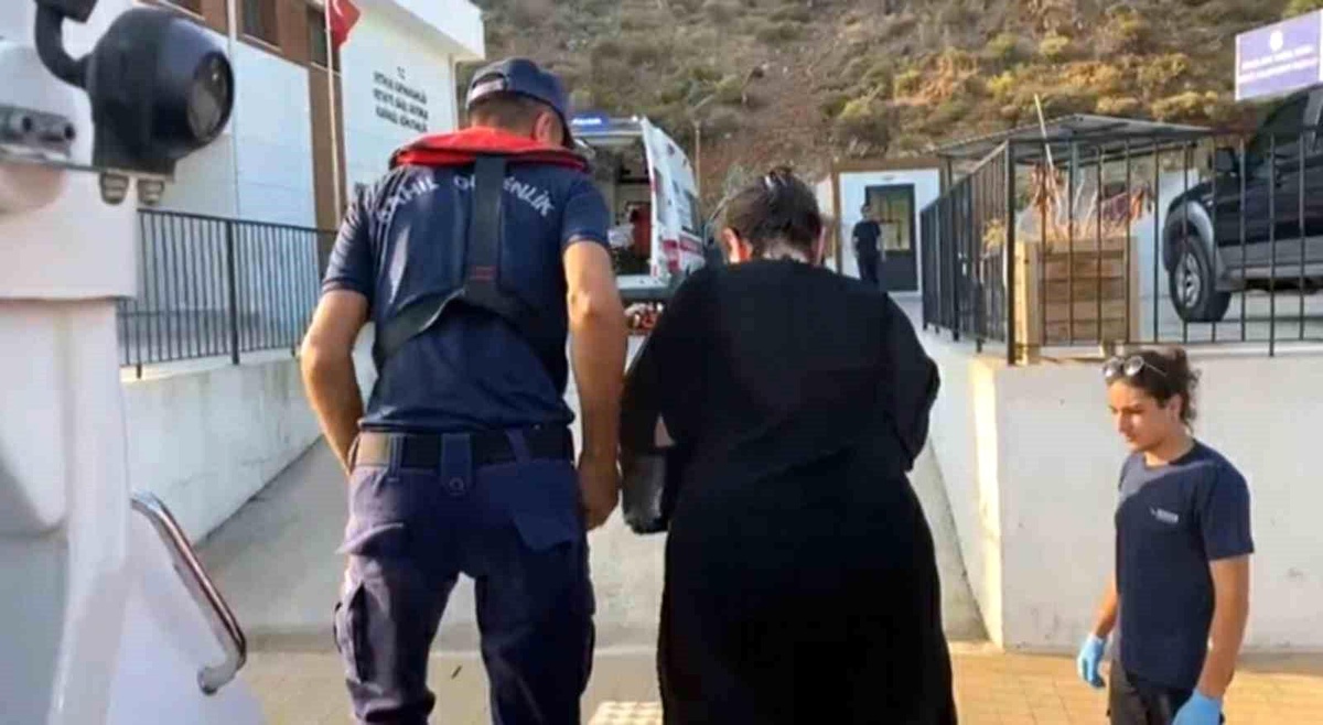 Fethiye\'de Yaralanan Vatandaş Sahil Güvenlik Tarafından Kurtarıldı