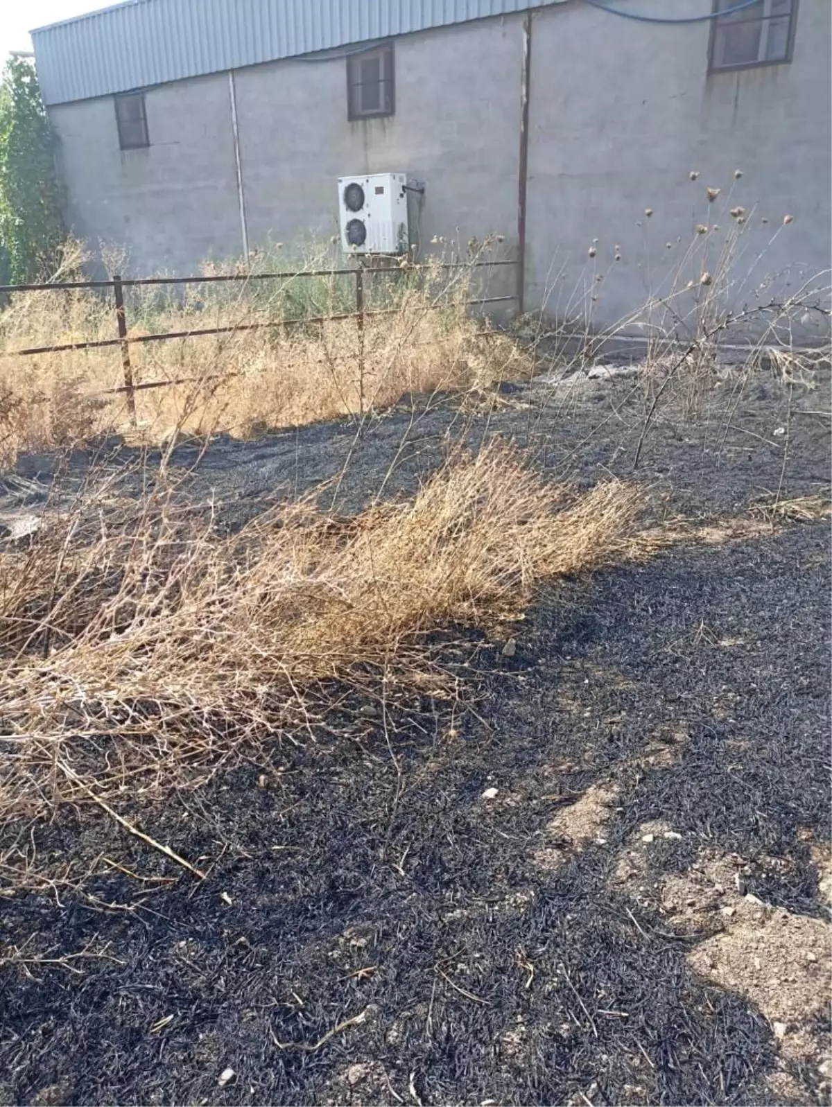 Hatay Defne\'de Bahçe Yangını Söndürüldü