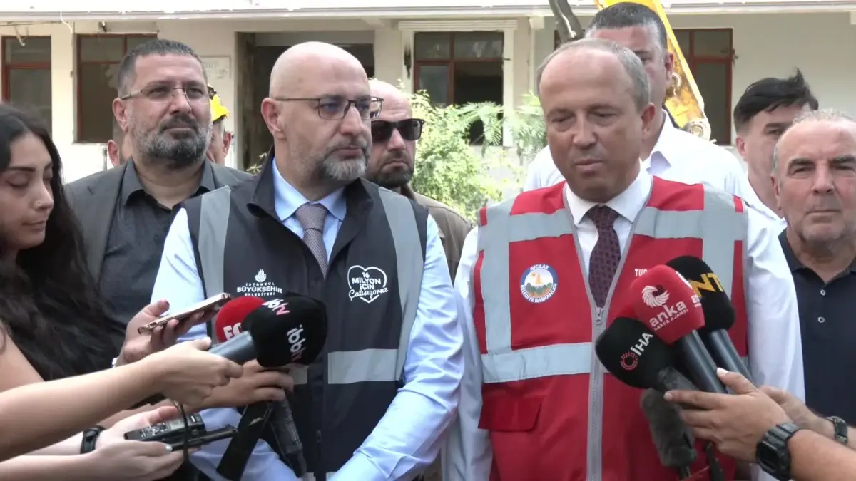 İbb, Avcılar\'da Yüksek Riskli 4 Binayı Yıktı.