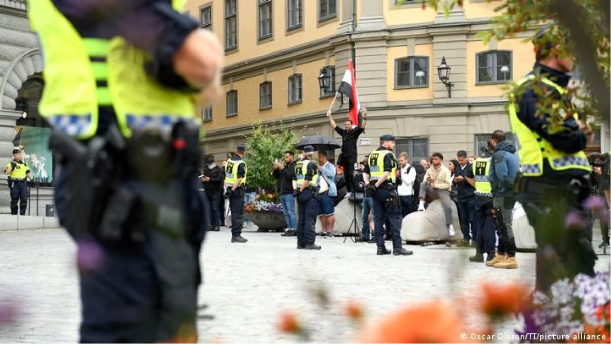 İsveç, Kur\'an Yakma Eylemlerine Tepki Olarak Terör Alarm Seviyesini Yükseltti