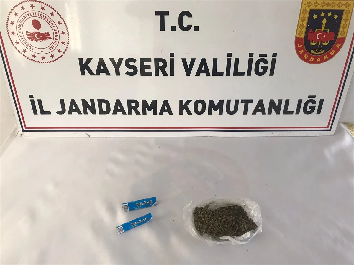 Kayseri\'nin Sarız ilçesinde baca deliğinde uyuşturucu madde ele geçirildi
