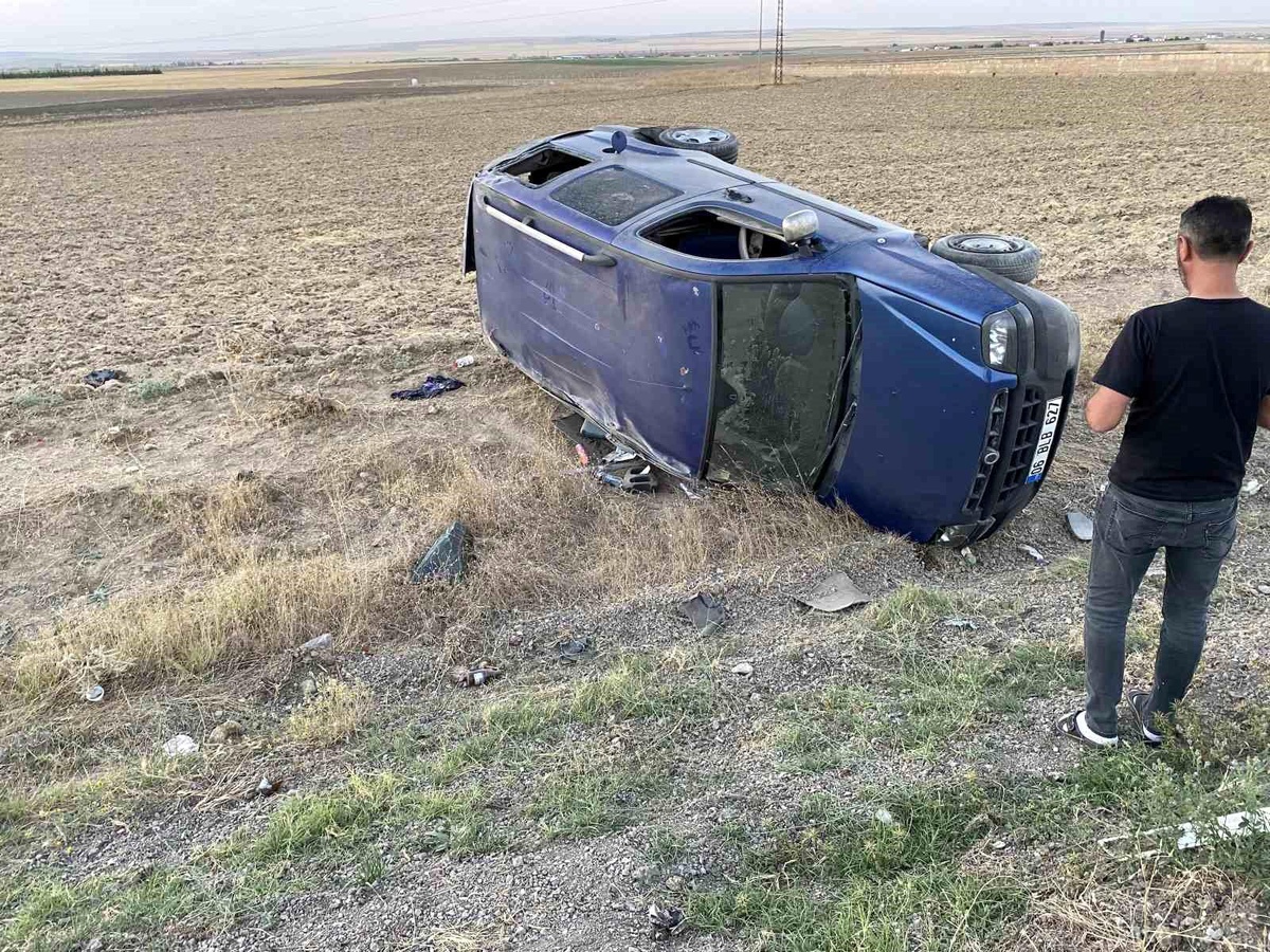 Konya\'da Lastiği Patlayan Otomobil Takla Attı: 3 Yaralı