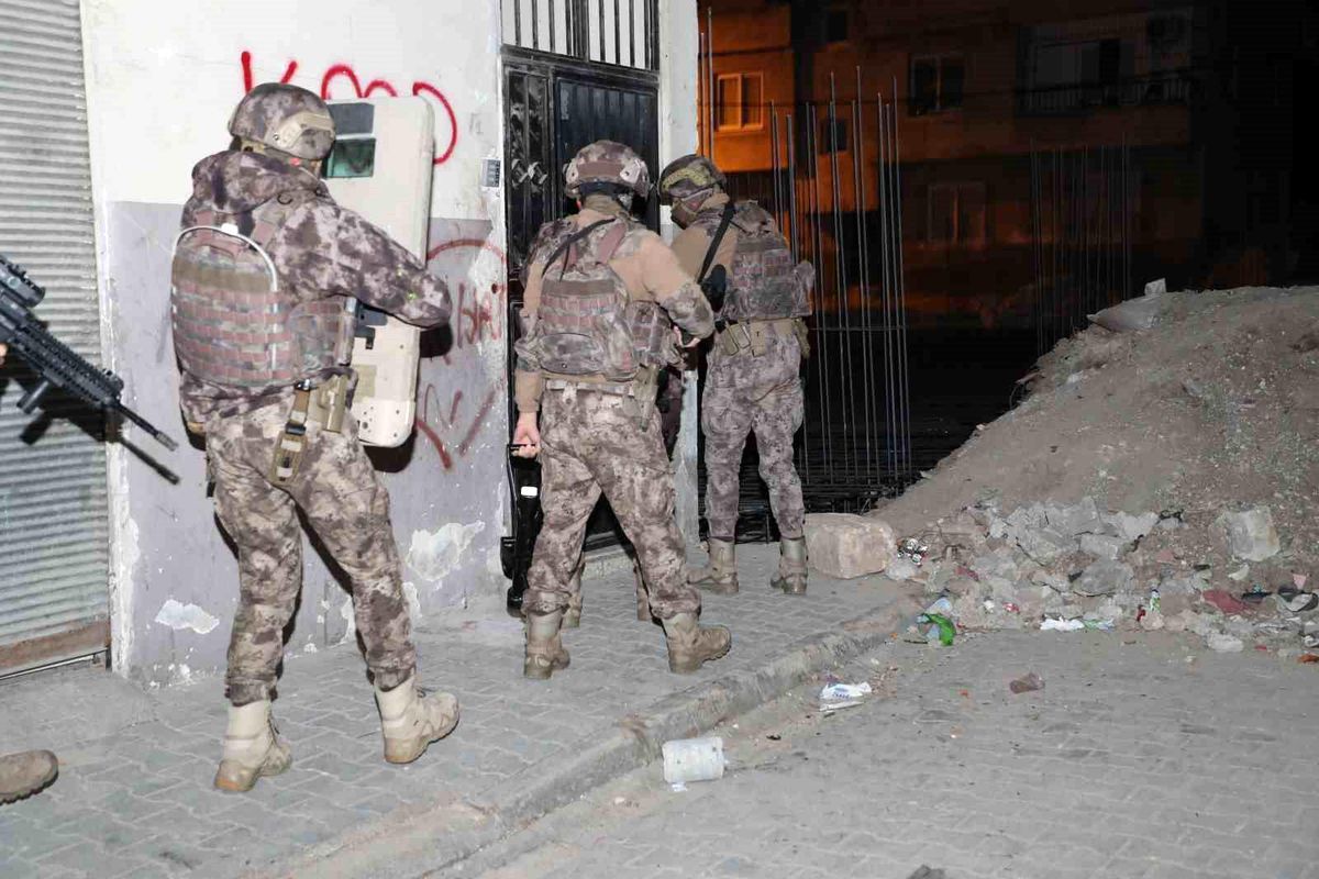 Mersin\'de 13 operasyonda 151 şahıs gözaltına alındı