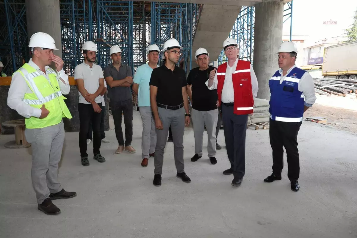 Odunpazarı Belediye Başkanı Kazım Kurt, Yenikent Kapalı Pazar Yeri ve Kültür Merkezi\'nin İnşaatını İnceledi