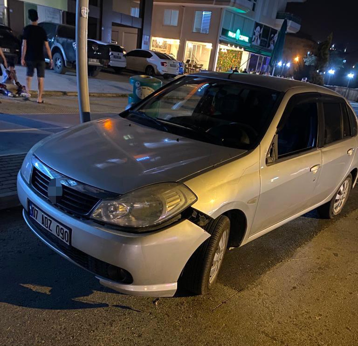 Antalya\'da otomobil ile motosiklet çarpıştı: 1 yaralı