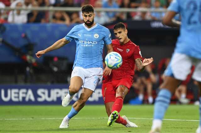 Son Dakika: UEFA Süper Kupa Finali'nde normal süresi 1-1 biten maçta Manchester City, Sevilla'yı penaltılarda 5-4 yenerek kupanın sahibi oldu. Son Dakika: UEFA Süper Kupa Finali'nde normal süresi 1-1 biten maçta Manchester City, Sevilla'yı penaltılarda 5-4 yenerek kupanın sahibi oldu.