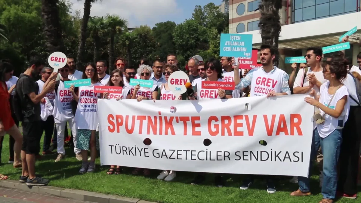 Sputnik Türkiye Çalışanları Grevde