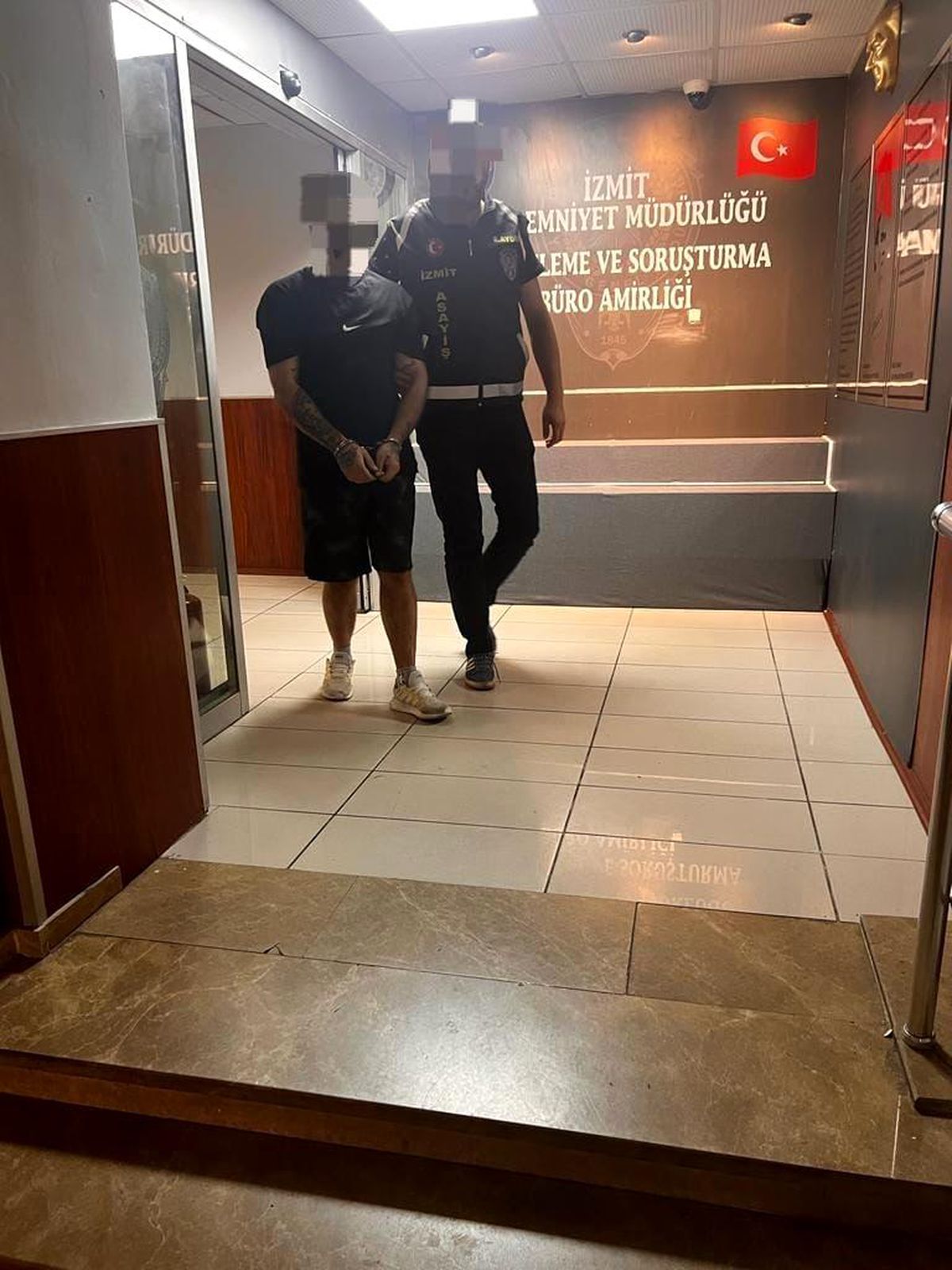 Kocaeli\'de 26 yıl 8 ay hapis cezasıyla aranan şahıs yakalandı
