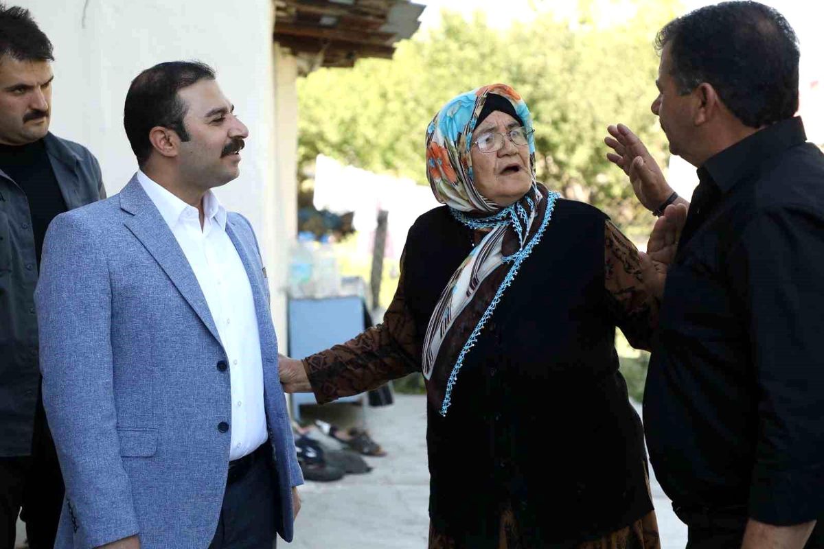 Kars Vali ve Belediye Başkan Yardımcısı Ramazan Taşkın, vatandaşlarla bir araya geldi