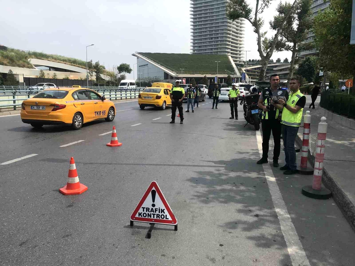 Beşiktaş\'ta Drone Destekli Denetimde Yayalara Yol Vermeyen Sürücülere Cezalar Kesildi