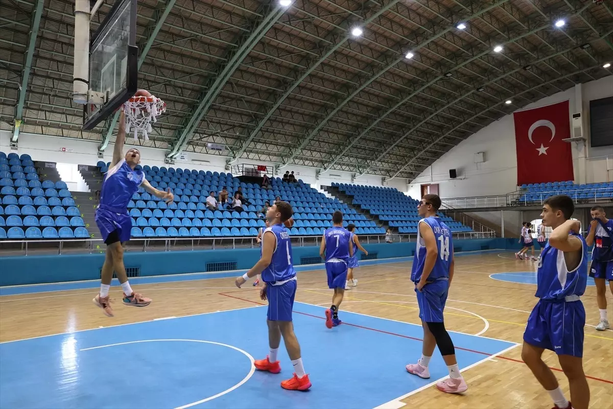 Türkiye, Bulgaristan ve Sırbistan\'dan 11 basketbol takımı Edirne\'de hazırlık kampında bir araya geldi