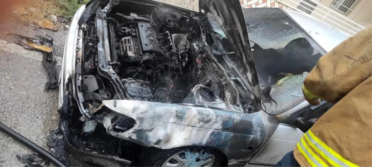 Hatay\'ın Hassa ilçesinde araç yangını söndürüldü